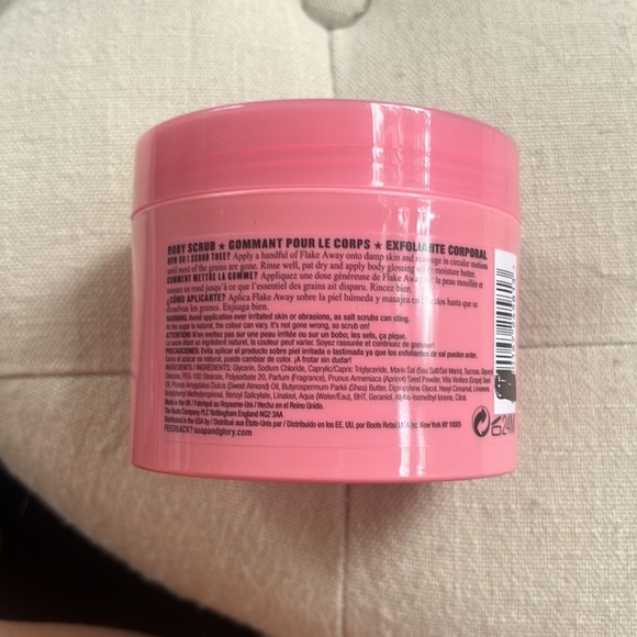 Soap and glory flake away body scrub - Picture 2 of 4